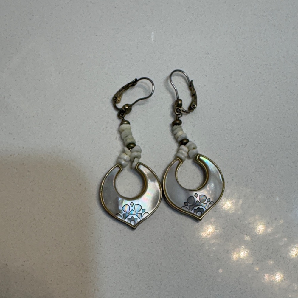 Elegant Seashell Floral Earrings